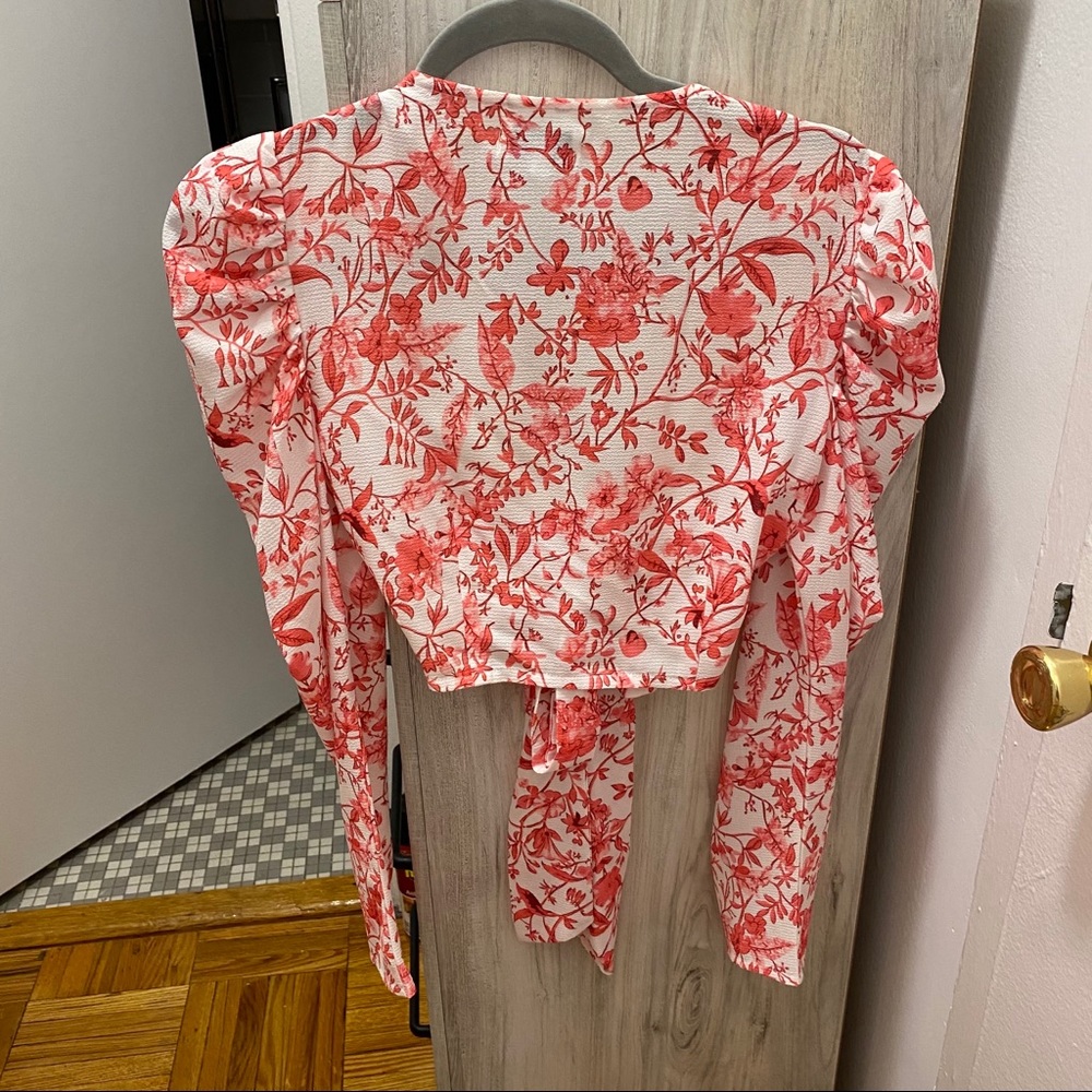 Lorna Luxe “Practically Perfect”Porcelain Rose Top - Picture 7 of 9